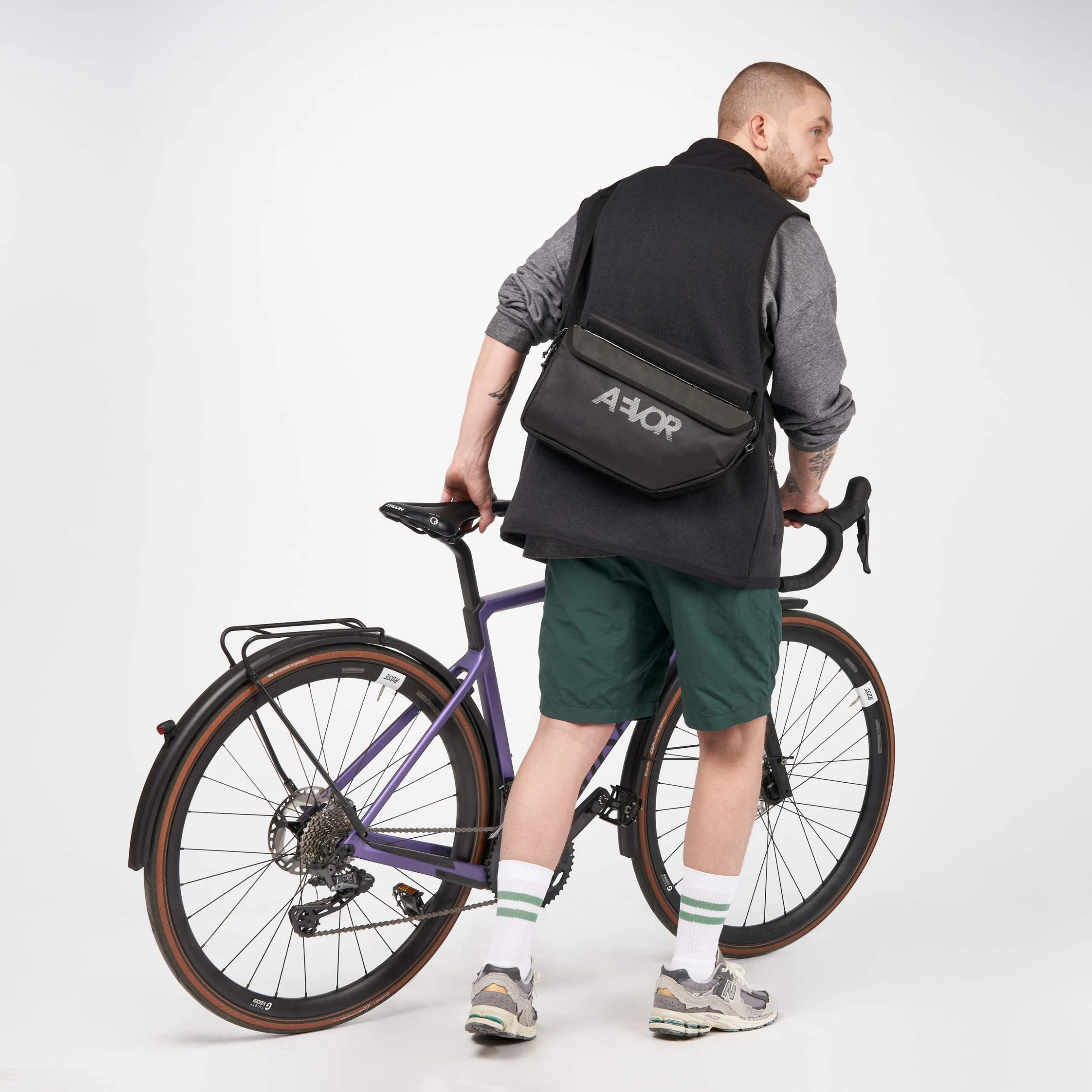 AEVOR Frame Bag Large - Proof Black – Bild 10